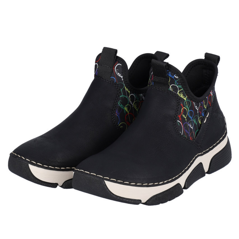 Чорні жіночі ботильйони Rieker з цікавим малюнком на верху