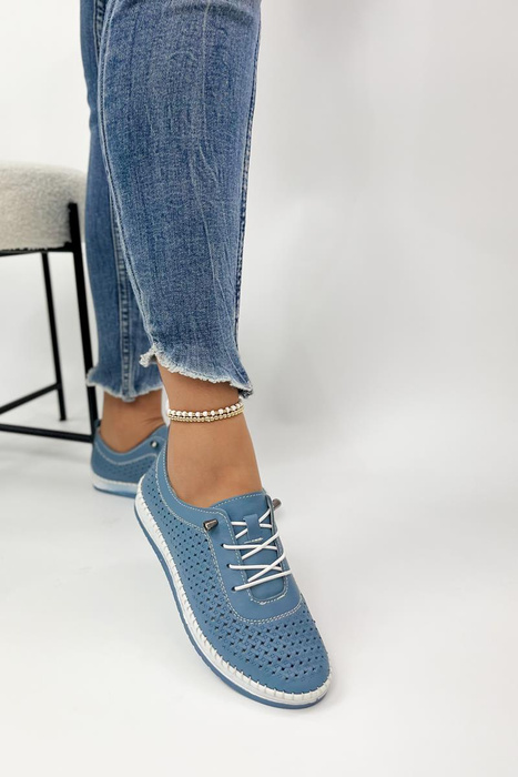 Сині ажурні туфлі на зав'язках