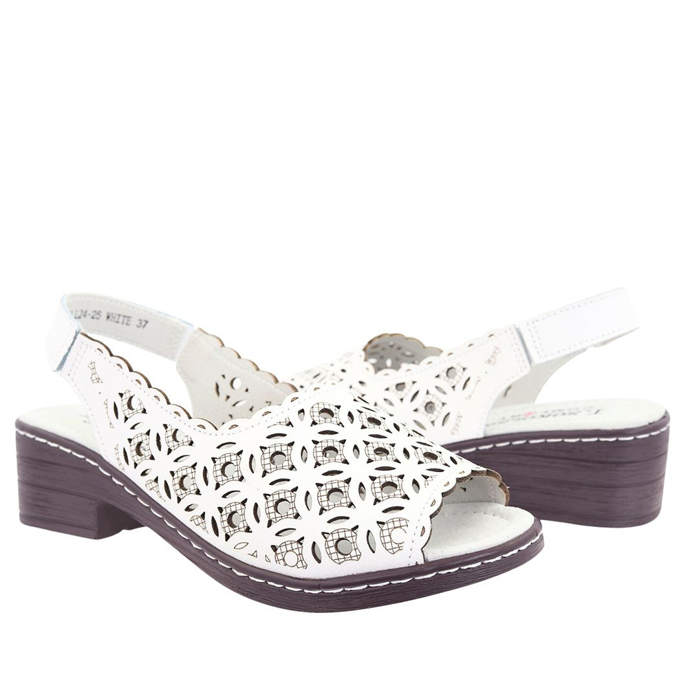 Białe skórzane sandały ażurowe T. Sokolski