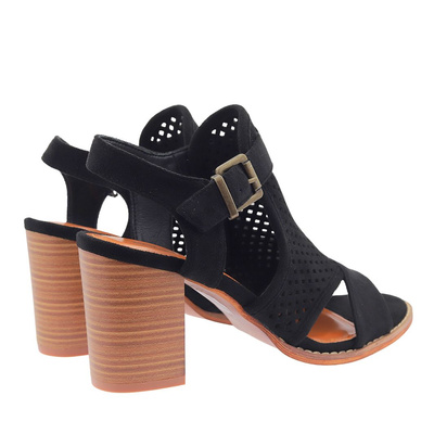 Sandały damskie ażurowe z wycięciami na słupku