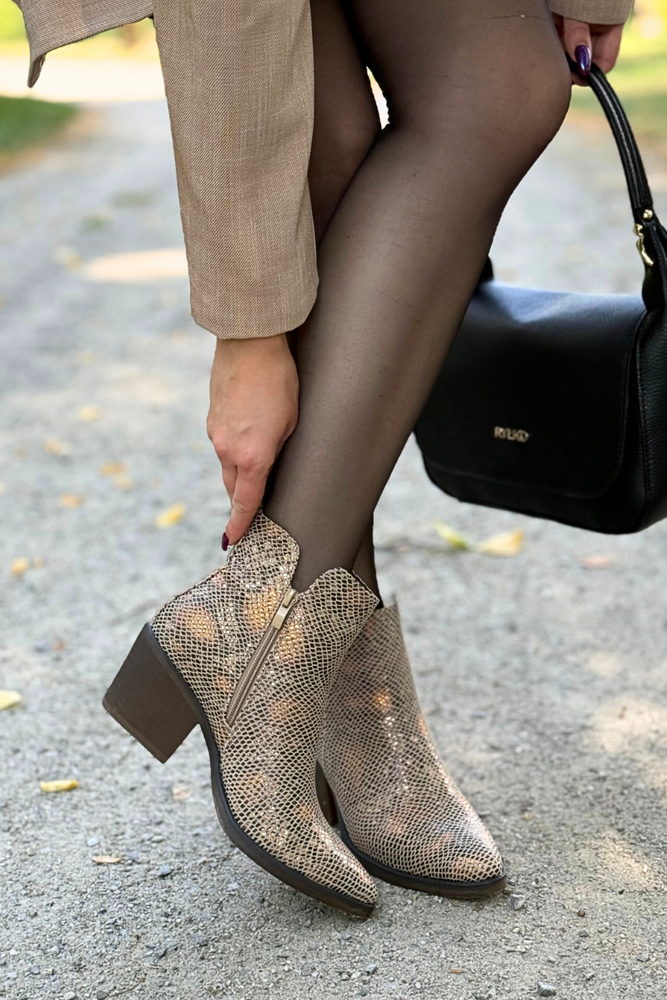 Złote botki z ekoskóry z motywem skóry węża na obcasie