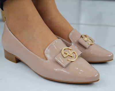 Елегантні лаковані мокасини на низькому каблуці від Vinceza