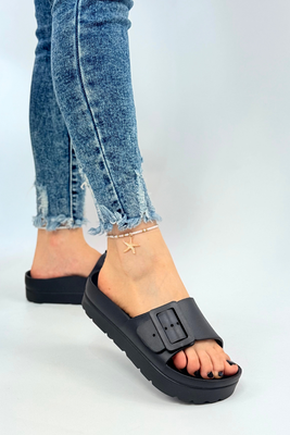 Бежеві шльопанці для басейну з регульованим ремінцем