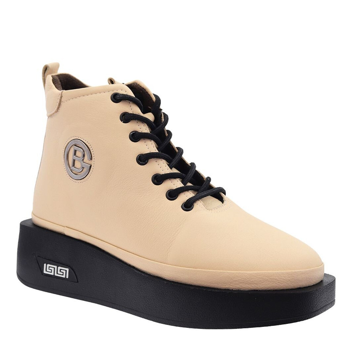 Botki beżowe ze skóry licowej na koturnie z platformą