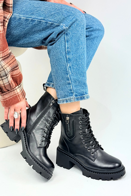 Темно-бежеві ажурні ботильйони із замшевої екошкіри