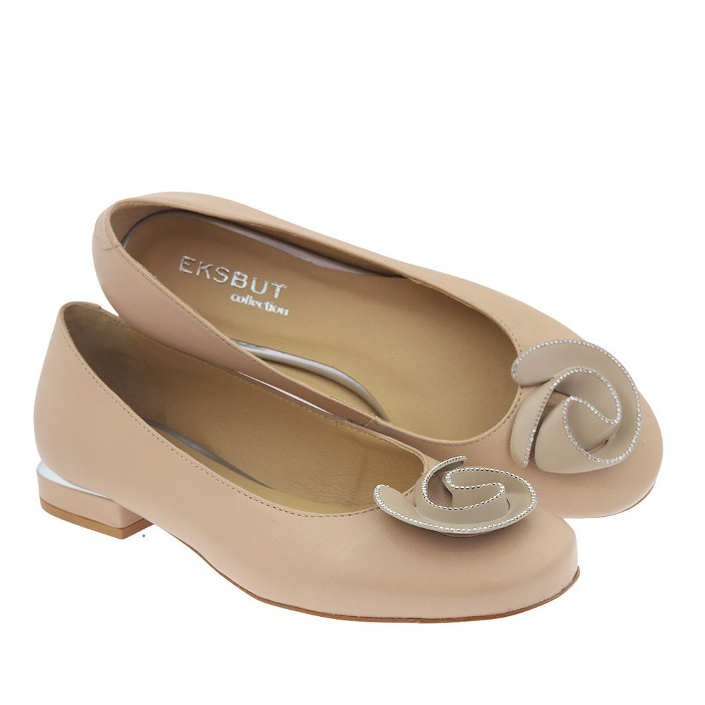 Бежеві шкіряні туфлі на низькому каблуці Ексбут