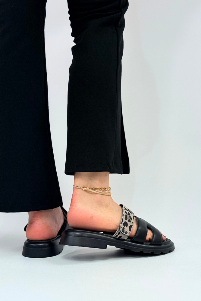 Білі шкіряні шльопанці з декором