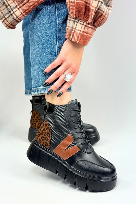 Stylowe ortalionowe botki czarne z panterkowym akcentem i ociepleniem
