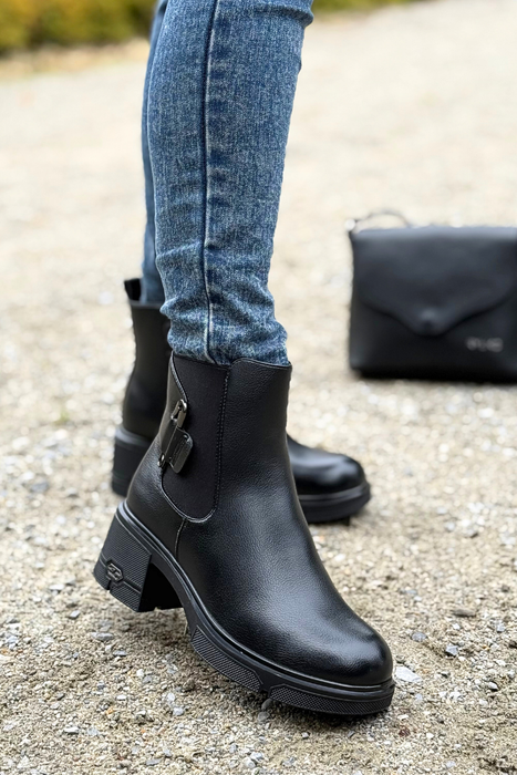 Черевики замшеві коричневого кольору, утеплені