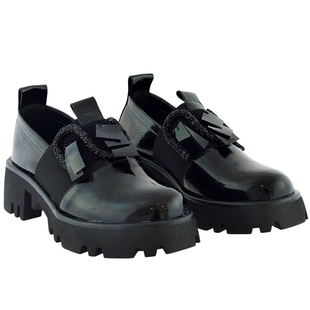 Półbuty damskie lakierowane w kolorze czarnym S.Barski