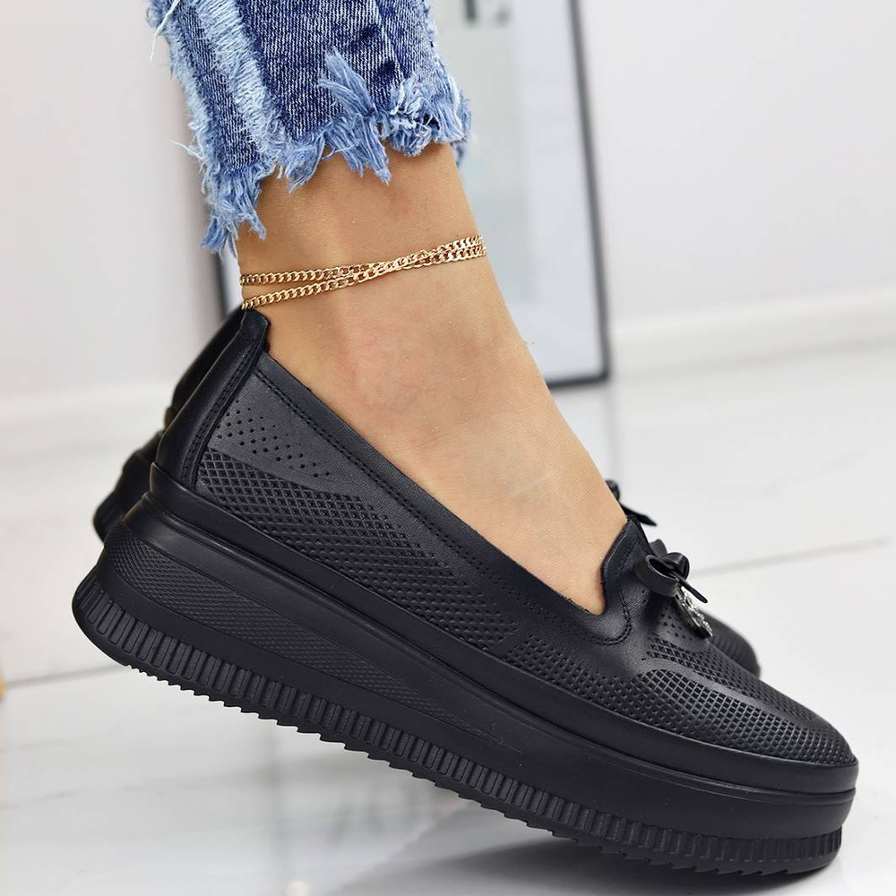 Skórzane półbuty w kolorze czarnym na koturnie Ravini