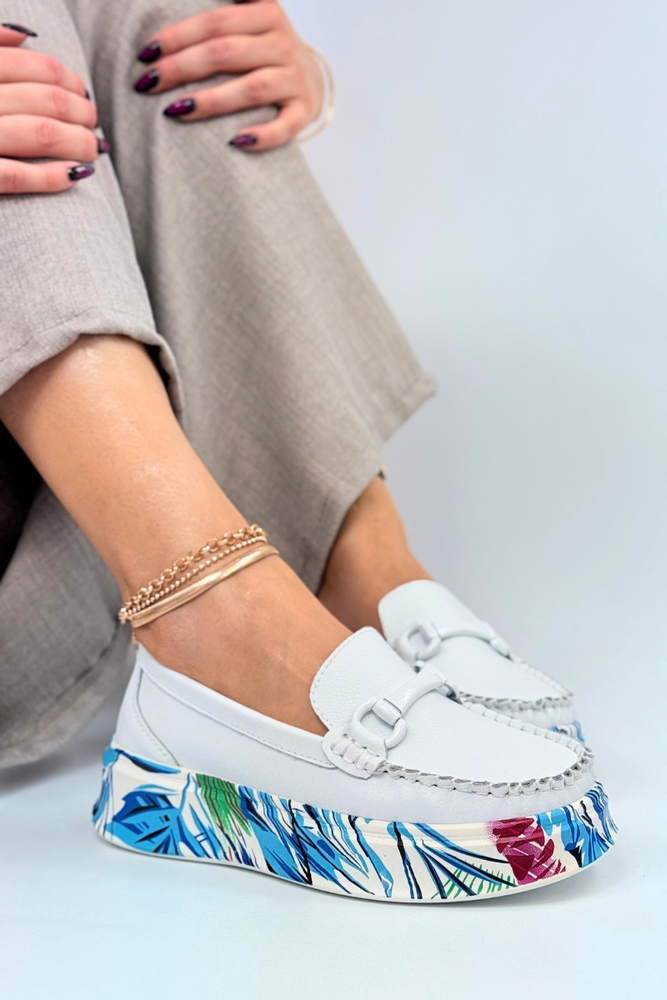 Białe skórzane półbuty wsuwane z kolorową platformą Filippo