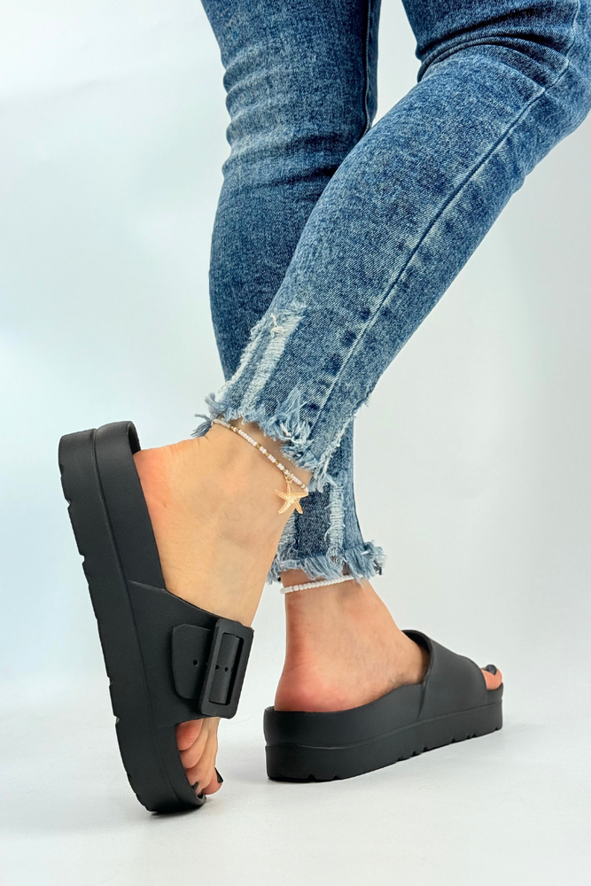 Бежеві шльопанці для басейну з регульованим ремінцем