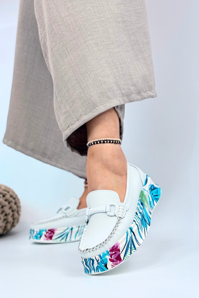 Białe skórzane półbuty wsuwane z kolorową platformą Filippo