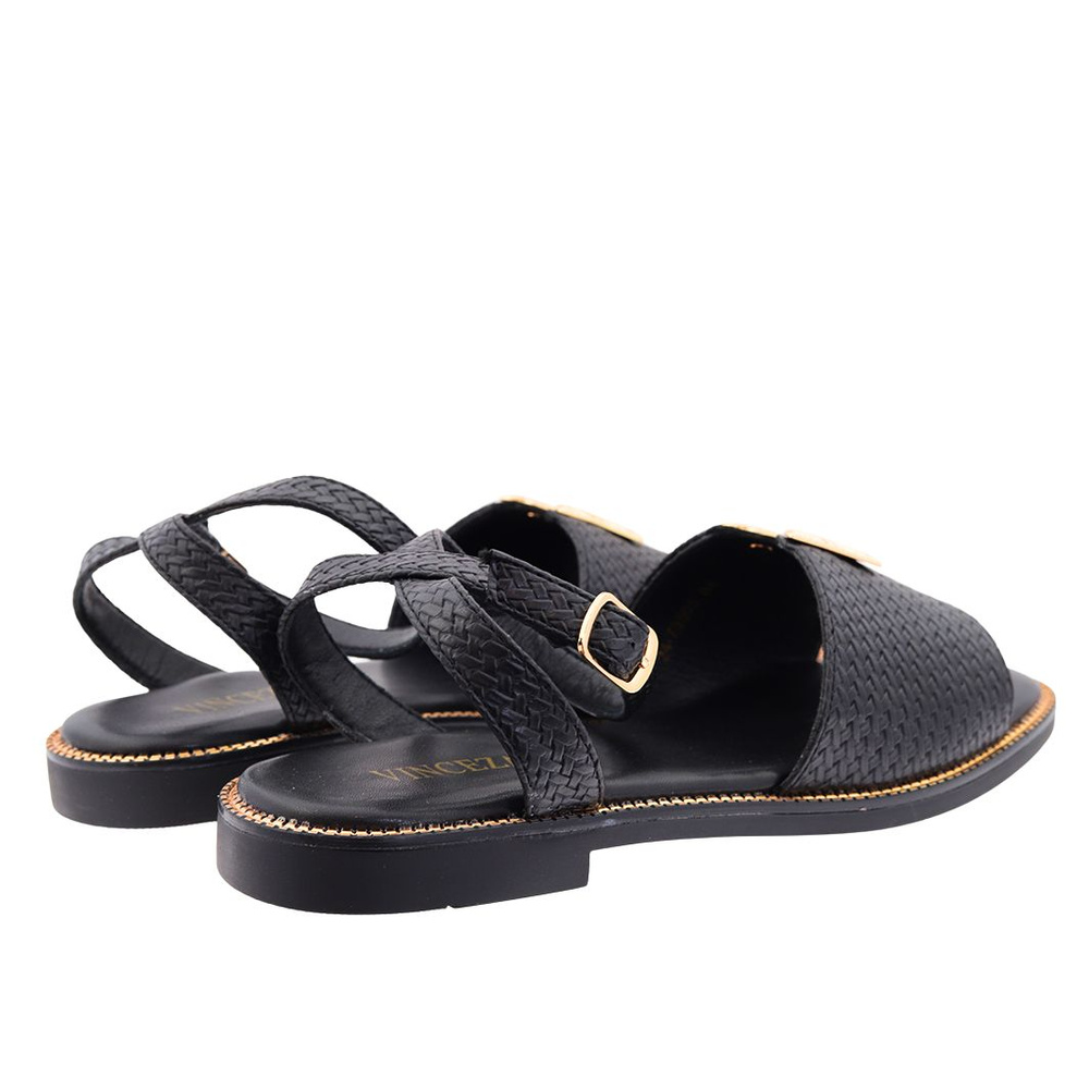 Чорні босоніжки на плоскій підошві з пряжкою Vinceza