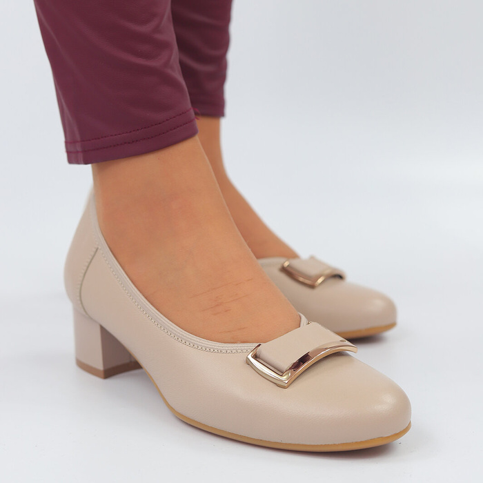 Бежеві шкіряні човники з золотим декором на колодці Galant