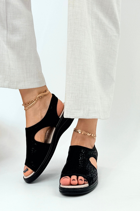 Sandały czarne wsuwane na niskim koturnie Potocki