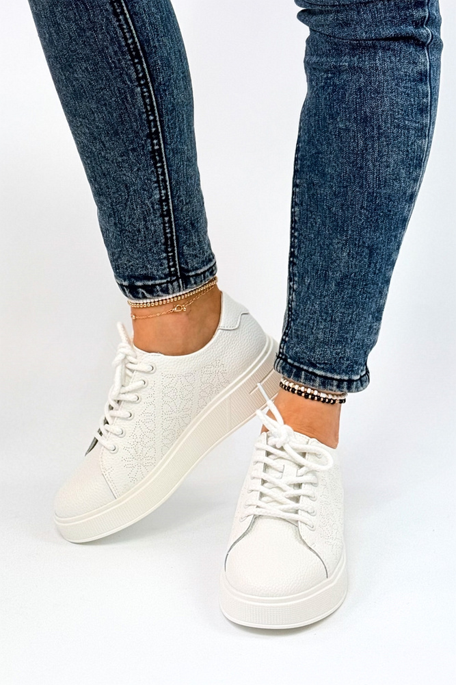 Białe półbuty damskie skórzane ażurowe