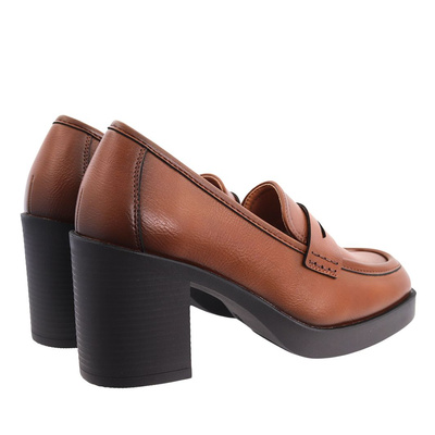 Коричневі туфлі на високих підборах і платформі