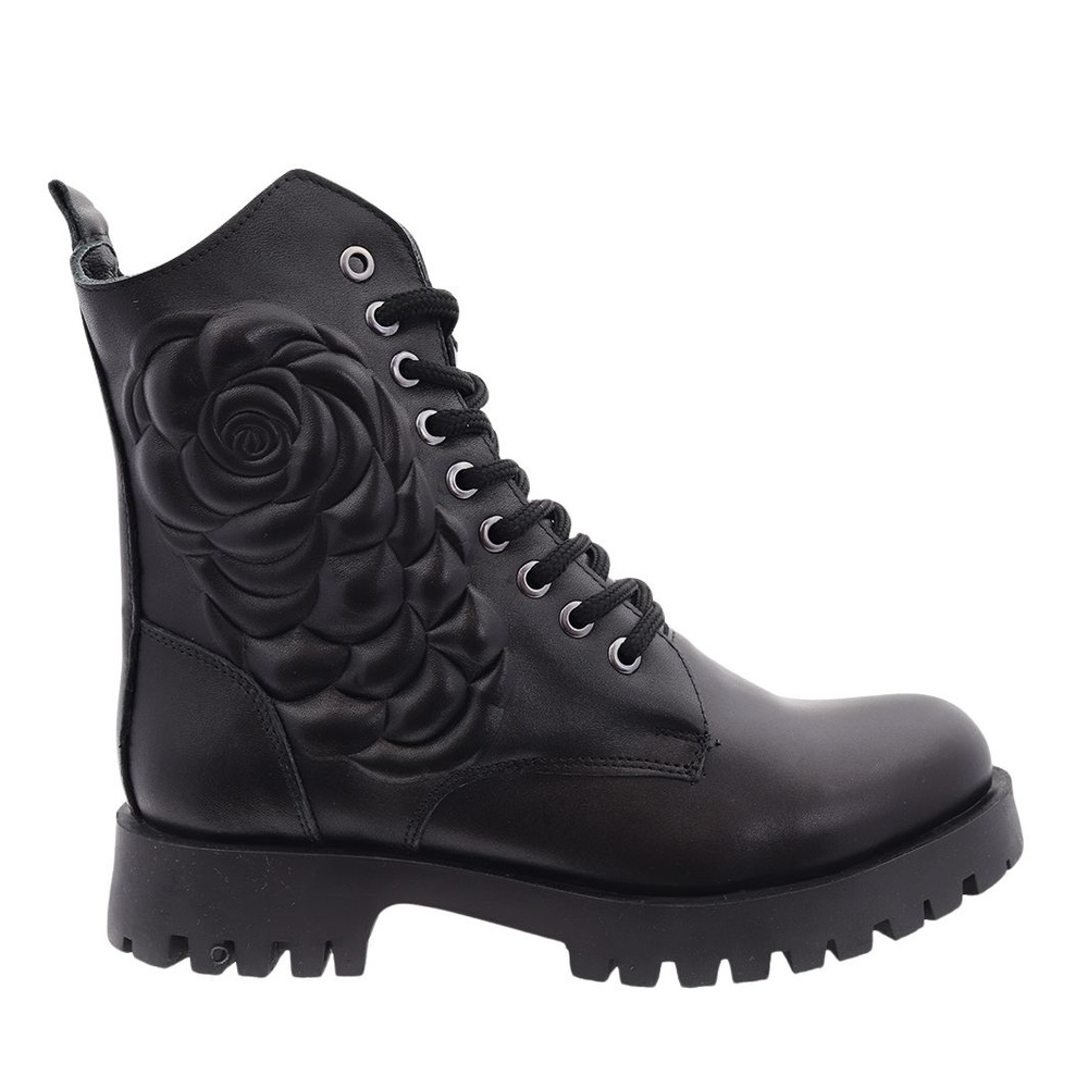 Trapery damskie skórzane z ozdobną różą na cholewce czarne 