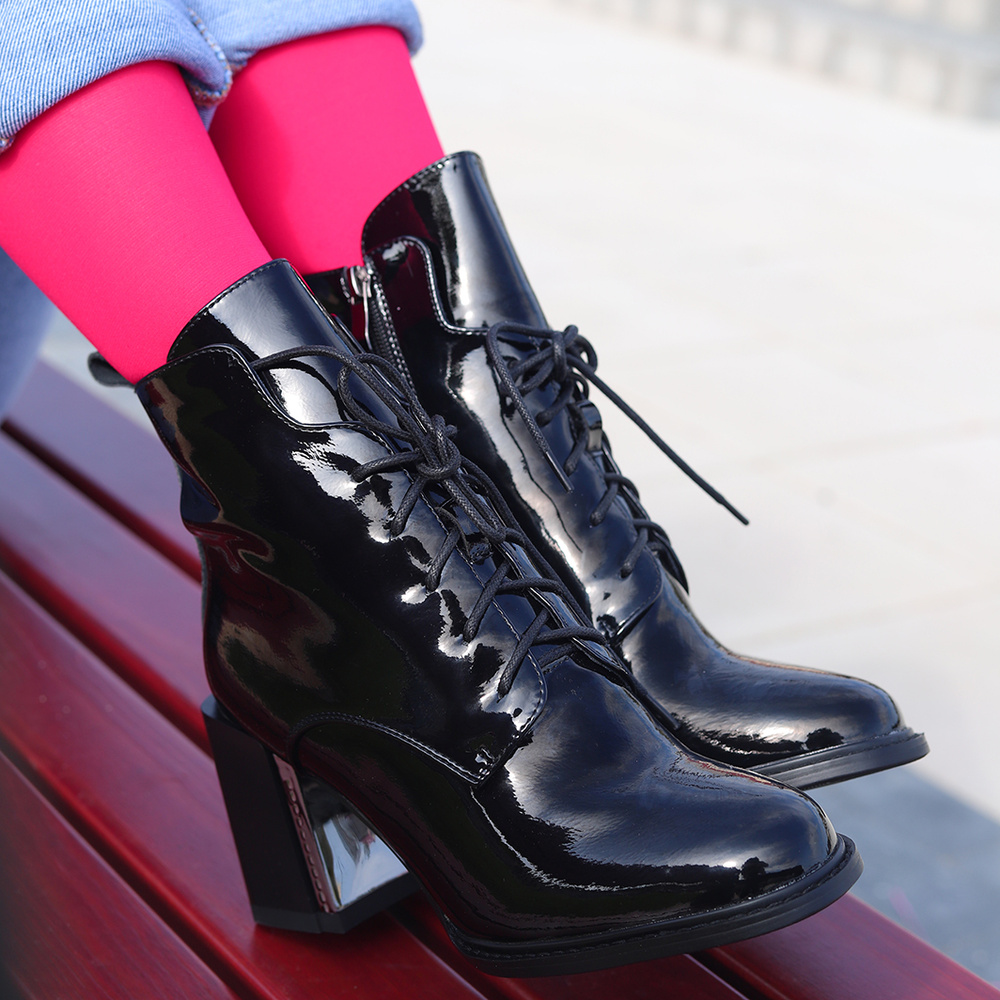 Чорні лаковані ботильйони Artiker