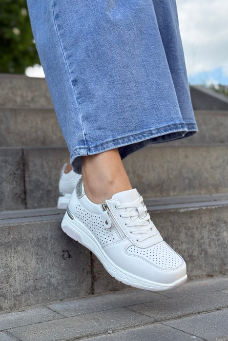 Białe ażurowe skórzane sneakersy na zamek