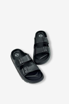 Czarne klapki damskie z klamerkami na platformie 