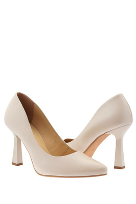 Жіночі чорні шкіряні човники з декором