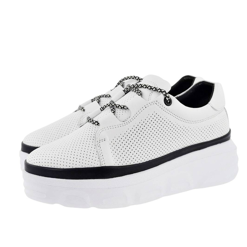 Białe sneakersy damskie ze skóry na grubszej podeszwie Boccato