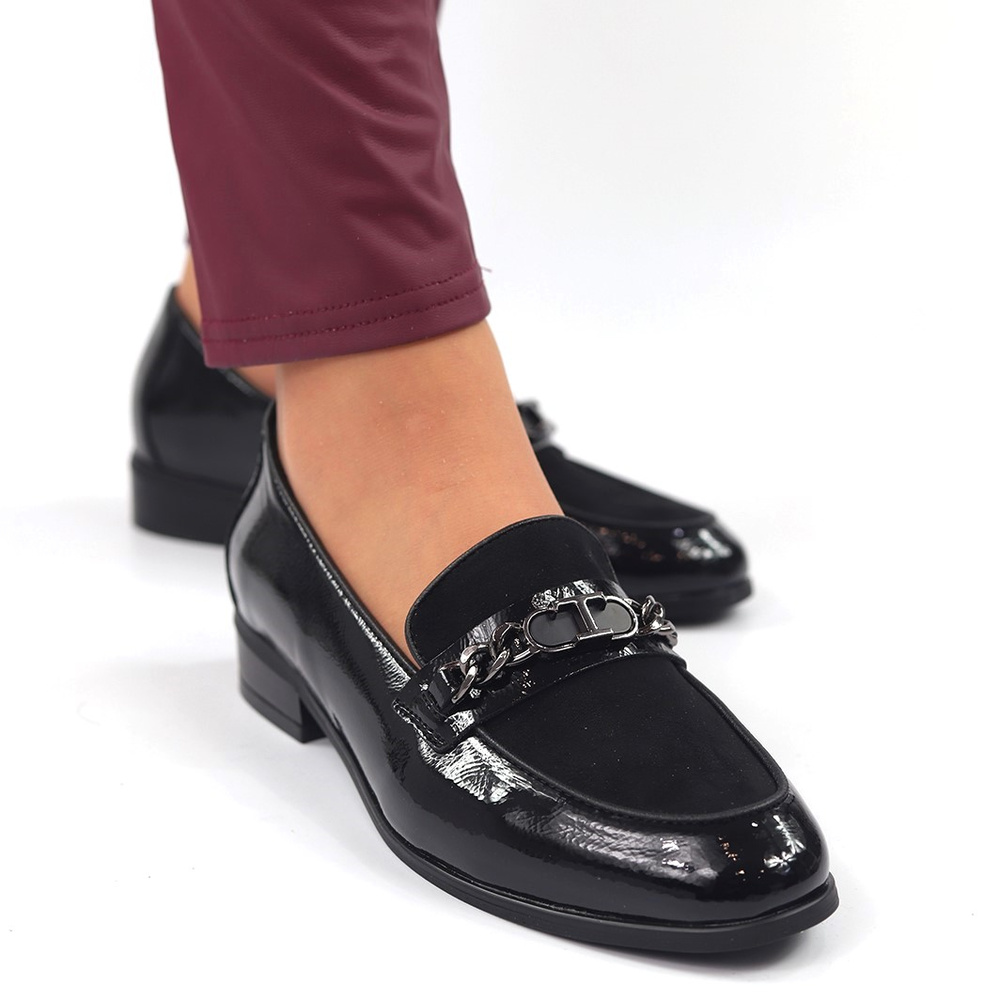 Чорні лаковані лофери з ланцюжком Potocki