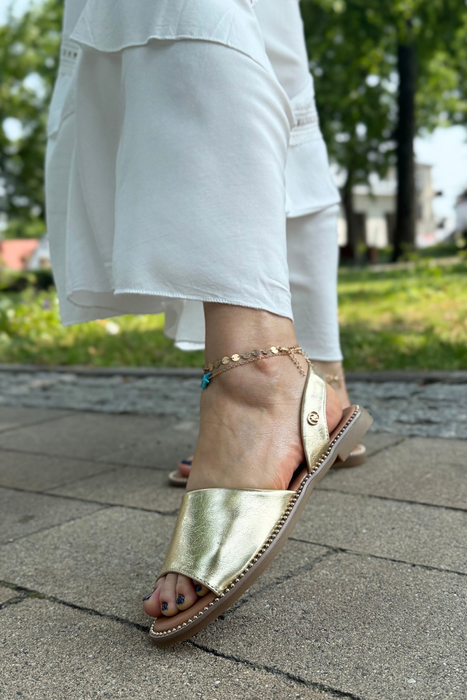 Złote sandały z ekoskóry wsuwane płaskie