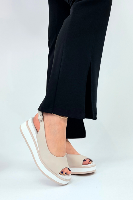 Білі ажурні шкіряні босоніжки на танкетці Filippo