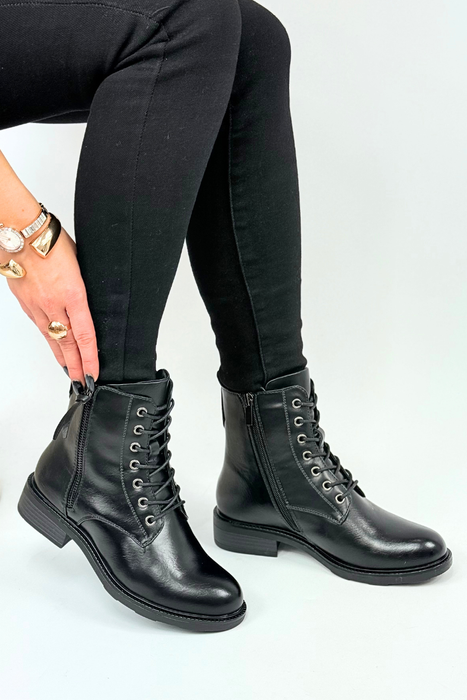 Чорні шкіряні ботильйони з високою шнурівкою на платформі