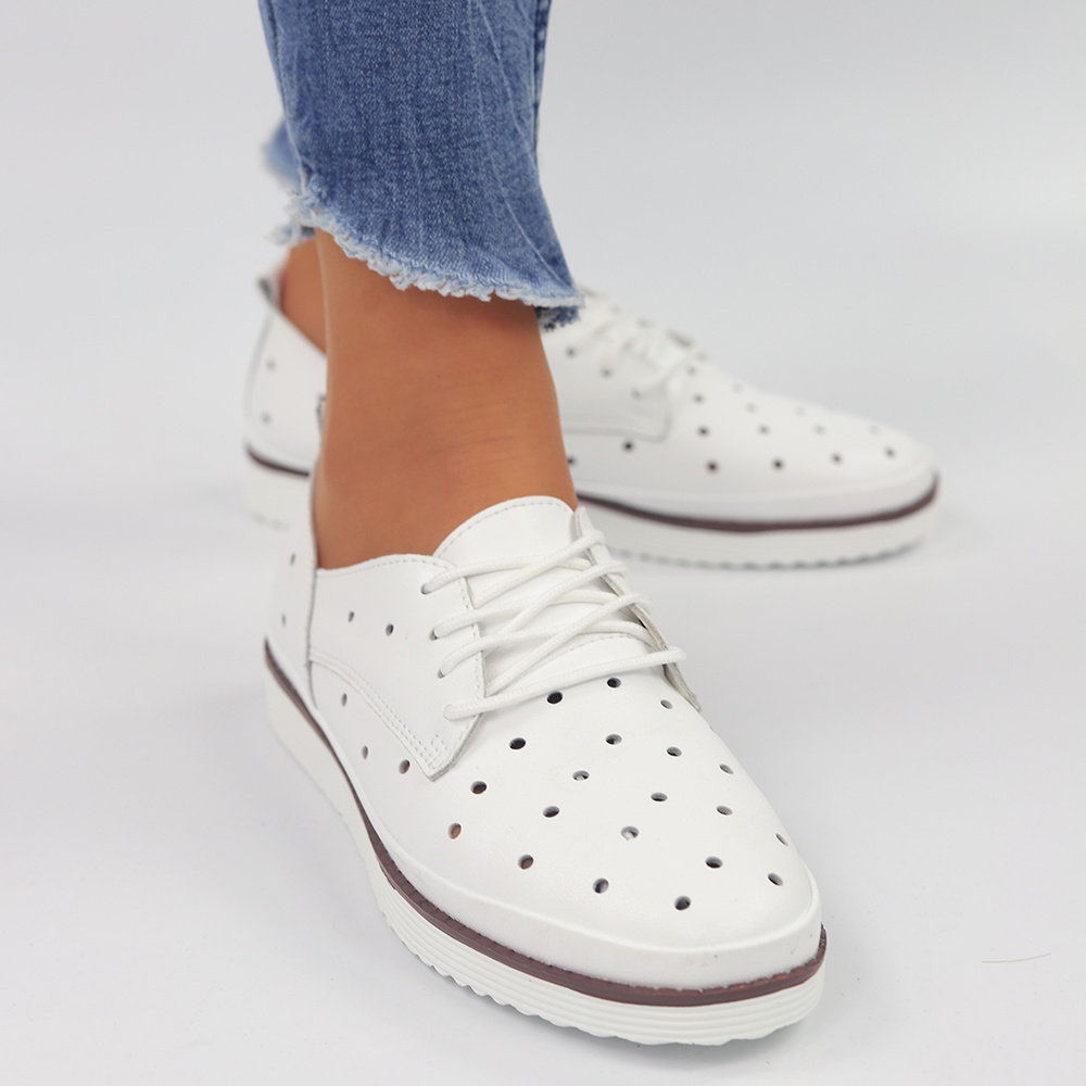 Białe ażurowe skórzane półbuty S. Barski