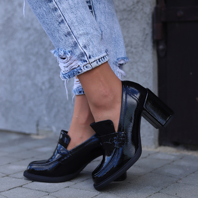 Чорні лаковані туфлі Marco Tozzi 24403-41 018