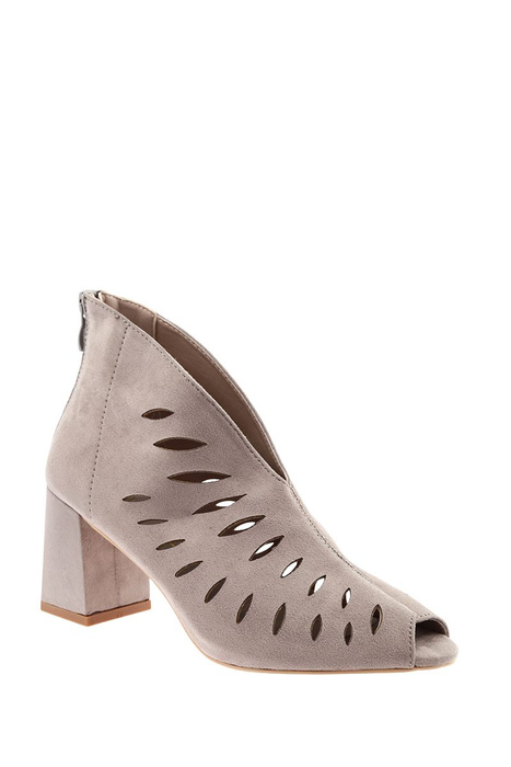 Сірі замшеві ажурні ботильйони із застібкою на каблуці