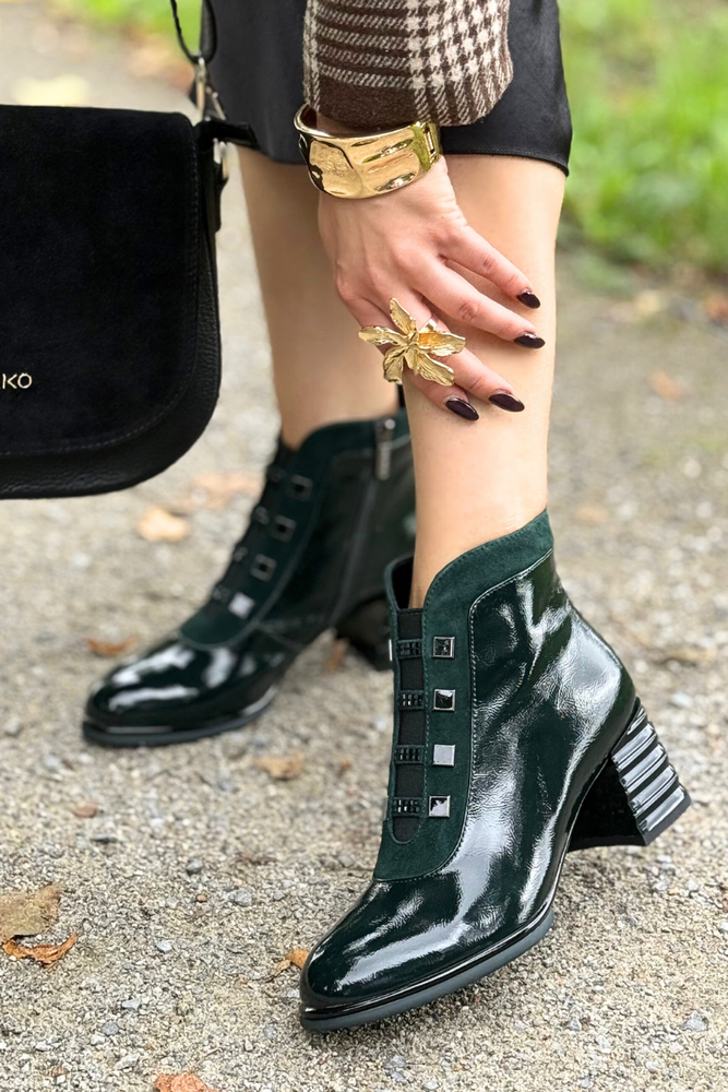 Плоскі утеплені чорні замшеві ботильйони