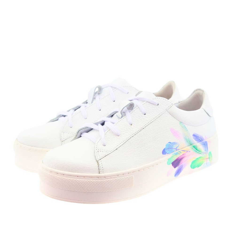 Білі шкіряні туфлі з мотивом пір'я від Nicoll