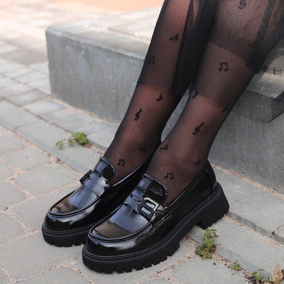 Чорні лаковані туфлі на платформі T. Sokolski