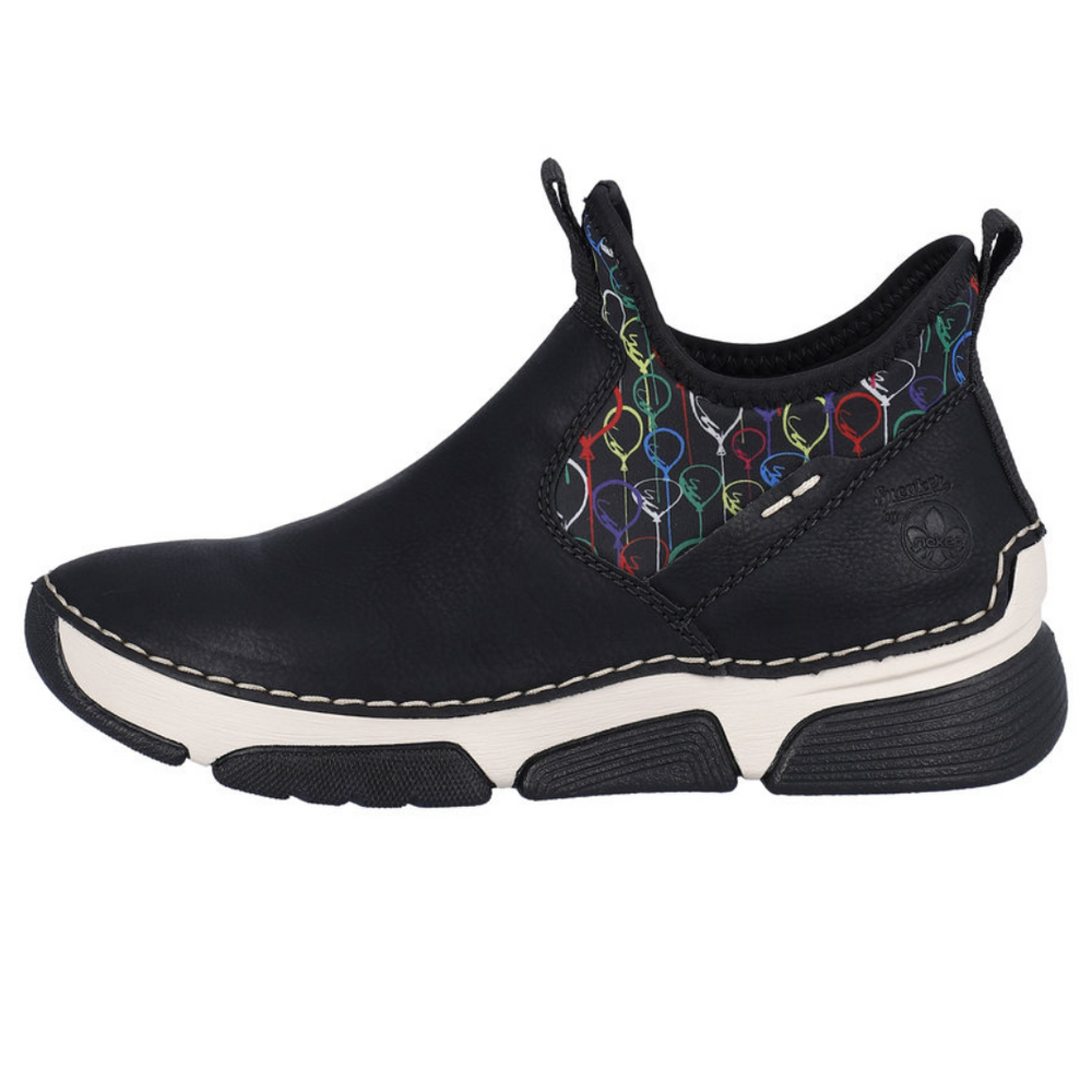 Чорні жіночі ботильйони Rieker з цікавим малюнком на верху