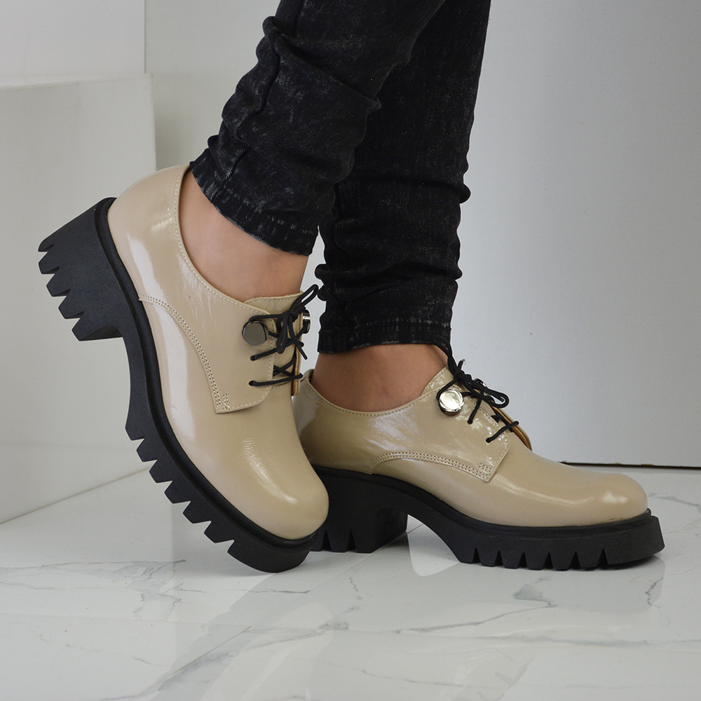 Półbuty Arka 6327 beżowe lakierowane