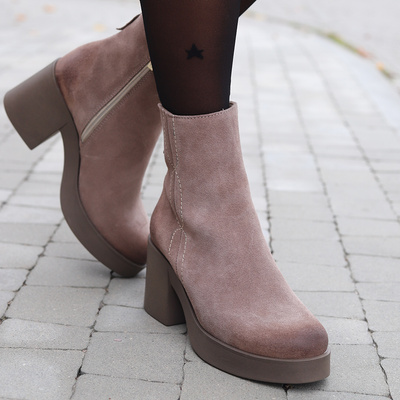 Бежеві замшеві шкіряні ботильйони від Lemar