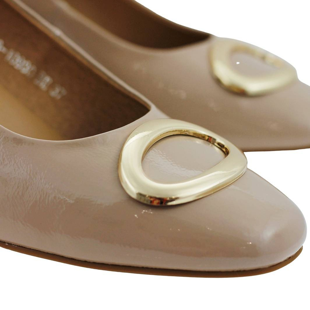 Lakierowane czółenka damskie beżowe Vinceza