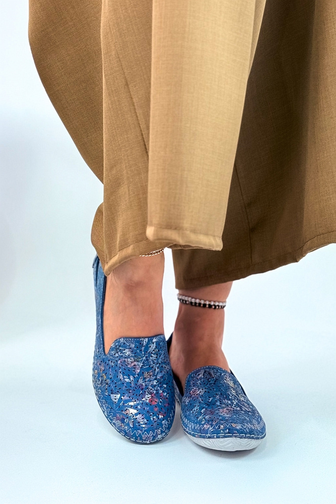 Skórzane półbuty niebieskie ażurowe płaskie