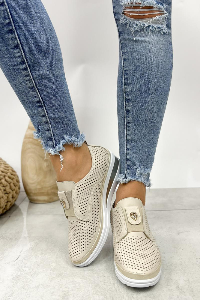 Półbuty skórzane ażurowe wsuwane w kolorze beżowym