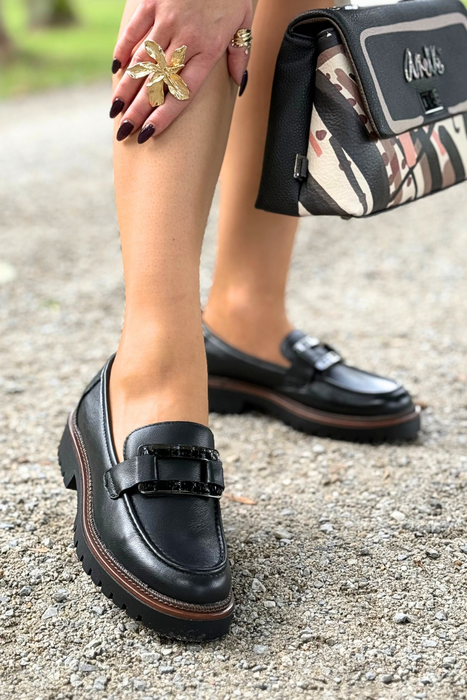 Чорні лаковані лофери від Sergio Leone