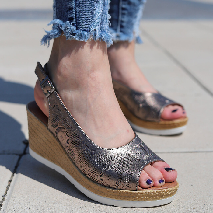 Sandały skórzane ażurowe ciemno złote Artiker