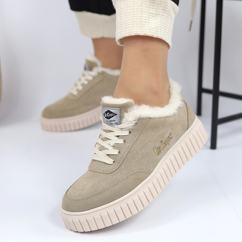 Бежеві шкіряні зимові кросівки на шнурівці