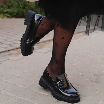 Półbuty czarne lakierowane na platformie T. Sokolski