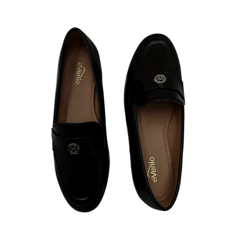 Жіночі чорні лаковані лофери Evento